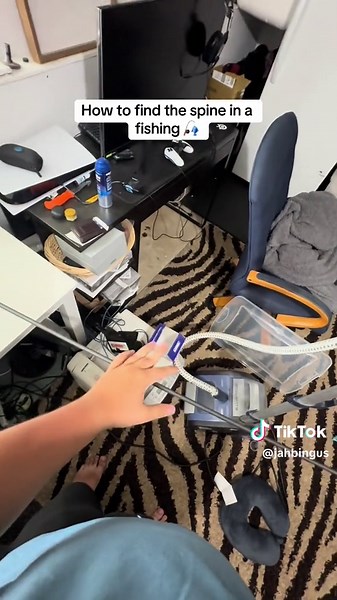 How to find a spine in a rod blank part 1 #fyp #fishtok #fishing #custom