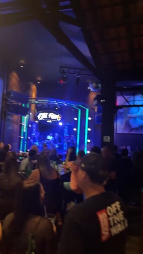 Old Kick Kustom Bar on Instagram: "RedStock ao vivo! Pense numa banda animada!!"