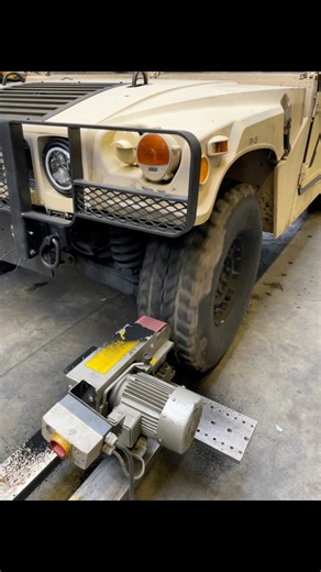 The Humvee was looking tough… but the tires? Not so much. On asphalt, they kept sliding away, and once you’re inside, the whole ride feels like a rollercoaster you didn’t sign up for. The tires weren’t perfectly round anymore, so every drive meant shaking and bouncing all over the place. Time to fix that. With a tire sanding machine, I carefully sand out the uneven spots, restoring the round shape — just like you can see in the video. Smooth tires. Better grip. Solid ride. The Humvee deserves it