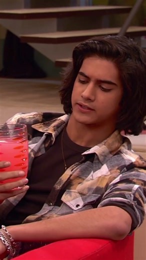 Now we're suddenly craving pink lemonade 🤣 #victorious #summer2020 #2000sthrowback #comedy #funny #moreyouknow