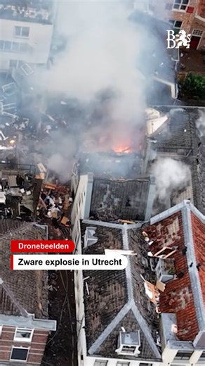 Mega heftig! 😱 Heftig nieuws vanuit Utrecht. Meerdere panden zijn ingestort door een explosie. Vier gewonden zijn overgebracht naar het calamiteitenhospitaal van het UMC Utrecht. Of er nog mensen onder het puin liggen, is onduidelijk. De explosies vonden plaats in de Visscherssteeg en daarna is brand ontstaan. Volgens de woordvoerder liggen er veel brokstukken. Volg alle ontwikkelingen in ons liveblog via de link in de reacties.🔗 | Brabants Dagblad