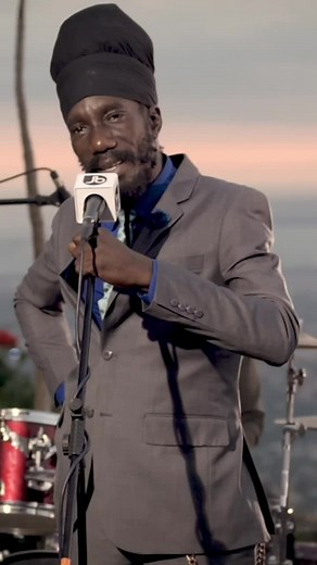 Reggae Vibes: A Heartfelt Song for Mama