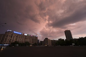 BREAKING | Al doilea mesaj Ro-ALERT de vreme severă în București, în doar câteva ore. O nouă rundă de tunete, fulgere, grindină și vijelii • Știri București