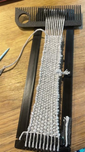 Making a bracelet with a 3d printed weaving loom