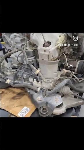 Taking the engine out of this 2013 Infiniti JX35 to be replaced.