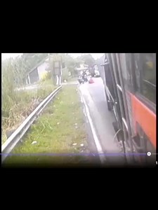 Tengok apa dia wat 😱, nasib baik lori ni ada dashcam 🤲 Kredit : CRJ | Shah Shiro Fans