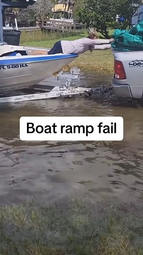 1M views · 4.2K reactions | Boat ramp fail . How??? #truck #boat #trucklife #truckdriver #boatlife #truckandboat #truckdriver #fypage #viralreels | Trucks and Truckers | Facebook