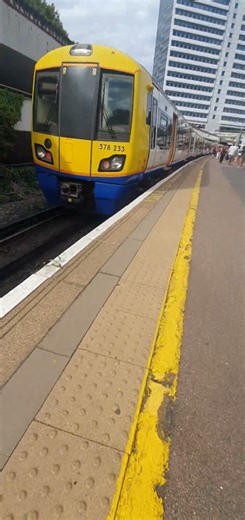 Class 378 Departing Gunnersberry (old vid)