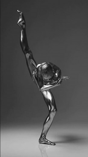 🇺🇦 Model poses for photoshoot📸 Rhythmic gymnastics. Model Polina