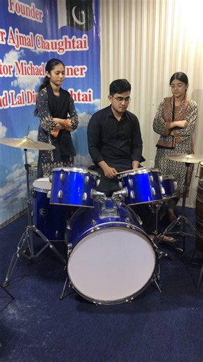 Paul Dawood on Instagram: "Giving a lesson to students"