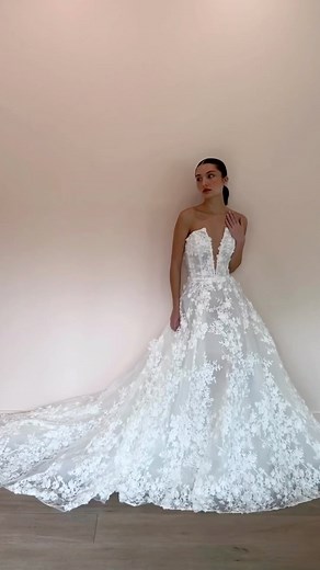 THE WEDDING BLISS on Instagram: "Gorgeous gowns from @lovelybride ✨ Follow @lovelybride for more"