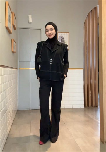 Rekomendasi OOTD dengan Vest Jeans untuk Hijabers