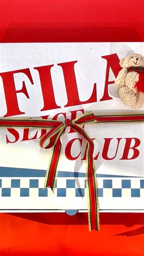 FILA UNDERWEAR 휠라 언더웨어 on Instagram: "#EVENT Stay in, Stay comfortable in Christmas🎄 똑똑똑 —🚪 휠라 언더웨어에 선물을 챙긴 산타가 찾아왔어요!🎅 이번 크리스마스는 화려한 파티룩 대신, 편안한 Slice Club와 함께해볼까요?❤️ 💬크리스마스 선물로 받고 싶은 슬라이스 클럽 제품 컬러를 댓글에 남겨주세요! 🙋🏻‍♀️참여 방법 ① @fila_underwear 계정 팔로우👈🏻 ② 선물로 받고 싶은 슬라이스 클럽 제품 컬러를 댓글로 작성🎁 ex) 레드 스트라이프, 블루 스트라이프, 그린 스트라이프, 크림, 브라운, 블랙 ③ 본 게시물 좋아요 & 스토리 리그램❤️ ④ 친구 태그 시 당첨 확률 UP! 🎁당첨 인원 및 경품 ㆍ당첨 인원 : 3명 ㆍ경품 : 슬라이스 클럽 상하의 세트 🗓참여 기간 ㆍ12/25(목) ~ 12/31(수) 📣당첨자 발표 ㆍ발표일 : 1/2(금) ㆍ발표 방법 : 개별