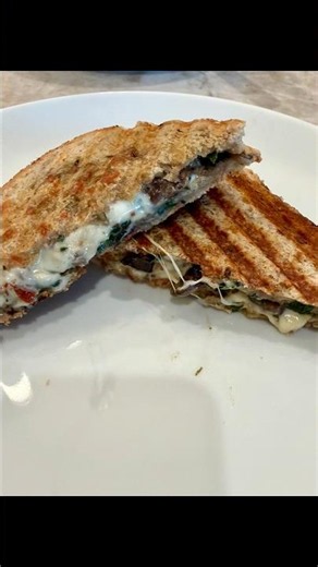 Mushroom and Spinach Panini Sandwich!#recipe #panini #vegetarian #mushroom #spinach