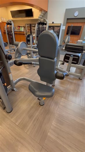 14 reactions | How to perform the seated dip machine  1. Adjust...