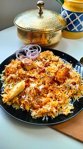 Navratri Special Paneer Makhani Biryani👌 Super tasty paneer makhani biryani recipe ❤️ . . Rosh Cookwares Brass Biriyani Handi 👌 . . . 🔥 Rosh Cookwares - India’s No.1 Traditional Cookware Company 🇮🇳 Welcome to Rosh Cookwares, your one-stop destination for authentic, handcrafted traditional cookware that brings health and heritage into every meal. We specialize in: 🥘 Iron Cookware 🫙 Clay Pots & Kadai 🍲 Brass & Bronze (Vengala) Vessels 🫕 Cast Iron Cookware 🪨 Soapstone (Kal Chatti)Items an