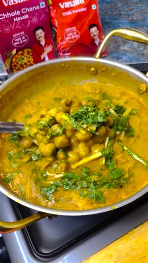 Lekhani Bhupesh Patel | 🍲 Amritsari Chole: Asli Punjabi Swad! 🤎🔥 Bringing the streets of Amritsar to your kitchen with that perfect dark, spicy, and tangy flavor.... | Instagram