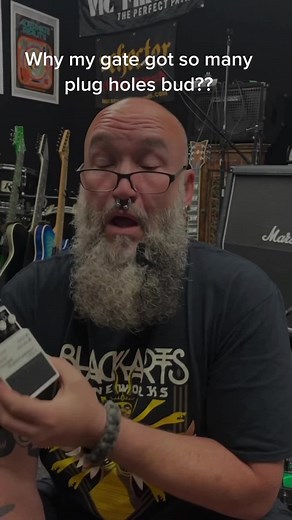 A follow up to the gates vids. How does the loop on a gate work? Why is it there? I WANTED TO JUST PLAY THE STRINGS AND THE NOTES!! Well now know. Easy lil fella. #guitarpedals #noisegate #guitar #pedalboard