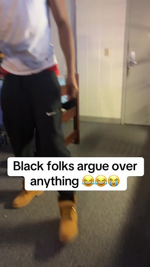 Arguing over a roku remote 😂😂 #fypシ゚viral #foryoupage #xyzbca #college #roku #alabama @estring700 @Dre