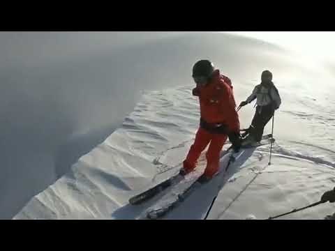 男性スキーヤー、滑落事故