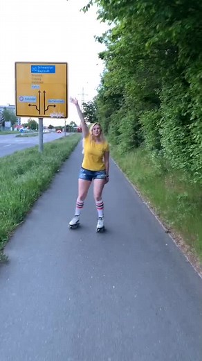 Skatepark was still closed 😑 #rollschuhfahren #rollschuh #skates #rollerskating #rollerskater #dance #pulverdichauf #tiktokdance