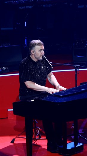 So great to sing 6th avenue with you all - loved it! Stockton tomorrow ❤️ | Gary Barlow