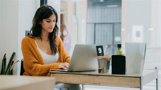 फ्रीलांस प्रोजेक्ट को एक्सेप्ट करते समय इन बातों पर दें ध्यान | tips while accepting freelance project | Herzindagi