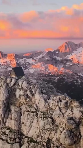 Have you ever heard of the 8 8 8 rule? Distribute your 24 hours into 3 partos to make a good balance sheet of your life. 8 hours of hard work. 8 hours of good sleep. 8 hours should be spent on 3F, 3H, and 3S. 3F are family, fiends, and faith. 3H are health, hygienic and hobby. 3S are soul, service and smile 🙂 | Wiseupwords