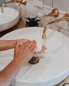 High in naturally antimicrobial Australian essential oils to sanitise. Rich coconut oil base keeps your hands feeling hydrated and soft. Slow down. Breathe. Wash. Rinse. Repeat. | Seed & Sprout