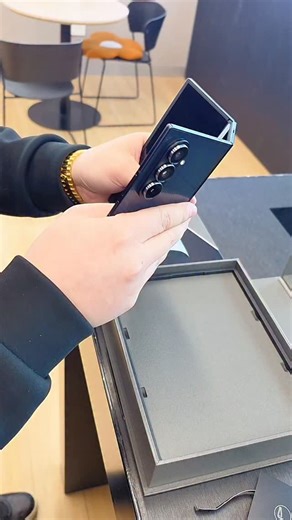 62K views · 47K reactions | Whose group should I join? What group should I join? Who will join your group? #SamsungTrifold #SamsungZtrifold #DigitalTechnology #Samsung #trifoldbrochuredesign | Trendy Tech Review | Facebook