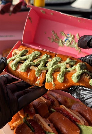 @Marloo | مارلـو متميزين بتشكيلة واسعة من ساندوتشات البريوش الطري بسعر رهيب • كبدة • حلومي • تونة • شكشوكة • دجاج (متوفر بوكسات عائلية 3 احجام) (3 - 6 - 12) • حلى فرنش توست كندر / كراميل 💯 • عصير فريش رمان / برتقال انصحكم بالكبدة والفرنش توست 🤩 موقعهم الرياض حي القدس وموجودين على تطبيقات التوصيل