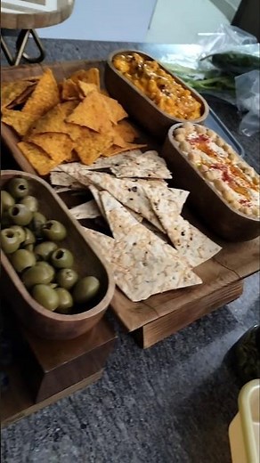 How to eat crackers & cheese platter #viralrecipe #trending #shorts 🍓🫐🍇🧇🧀🥭