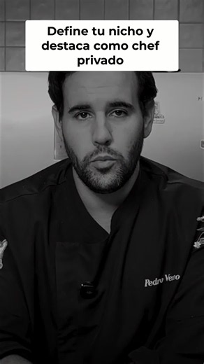 No intentes ser bueno en todo, la gente lo nota. Como en un restaurante, pocos platos bien hechos indican calidad. Enfócate en lo que se te da mejor (cocina asiática, italiana, postres) y destaca. Ve a mi canal de YouTube (enlace en mi perfil) para ver el video completo #cocinero #chefprivado #especialidad #gastronomia