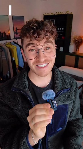 Salaire brut VS salaire net 💸 : pourquoi ton salaire sur ta fiche de paie est différent de ton contrat ? 👀 Si t’as l’impression qu’il te manque toujours de l’argent quand ton salaire tombe, t’as pas vraiment tort... Si ton contrat indique 2000€ brut, il n’arrivera que 1500€ net sur ton compte. 😬 En réalité ton salaire c’est une pyramide : - avec le brut en haut, - les cotisations sociales au milieu (santé retraite chômage mutuelle) qui représentent 25% en moyenne (28% pour les cadres) - le ne