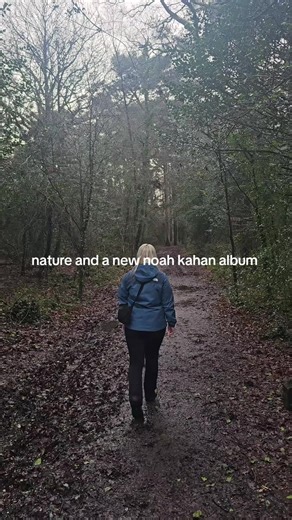 there is nothing a girl needs more in life than to get lost in nature with @Noah Kahan as the soundtrack @thelastofthebugs #noahkahan #stickseason #busyhead #thelastofthebugs #granolagirl