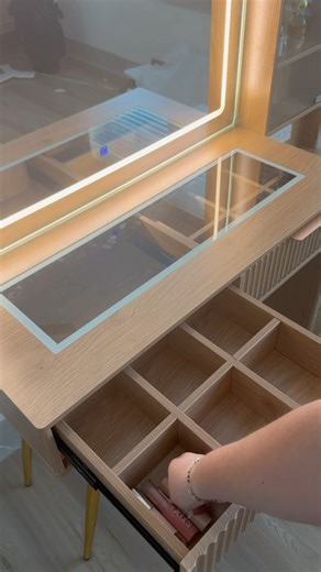 Watch Make up vanity with mirror on Amazon Live