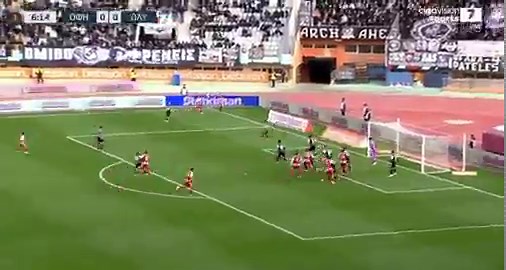 Rodinei é capitão e jogador responsável pelas bolas paradas do Olympiacos. Aqueles conselhos do David Luiz fizeram efeito mesmo…