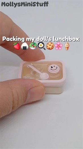 ❤️ Molly ❤️ | Packing a luchbox... but tiny! #packinglunch #bentobox #dollhouseminiatures #miniaturefood #polymerclay | Instagram