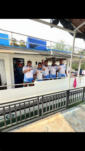 LOKCIAK LOKCIAK action with Capt Jang on Wisata Bahari 2 🔥🎣 Batam bottom fishing never disappoints. Red snapper after red snapper hitting the deck! If you like bent rods and nonstop action… this is the trip. 📍 Batam 🚤 Wisata Bahari 2, Kristal Kai and Cheerfulwave 🎣 Bottom fishing charter 2026 dates filling fast — DM now before full. #batamfishing #lokciaklokciak #bottomfishing #redsnapper #fishingcharter
