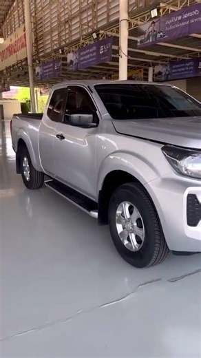 🌟 Great deal on a king-cab pickup truck with easy payment options! Nissan Navara NP300 King Cab S...