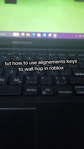 TUTORIAL HOW TO WALL HOP WITH ALIGNEMENT KEYS IN ROBLOX [I know my hands are small and my ik my keyboard dirty u dont got to say it gng#fyp #roblox #wallhop #tutorials #keyboard