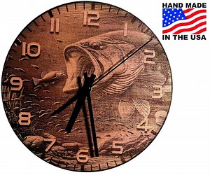 Forellenbarsch Laser Gravur Uhr - Etsy.de