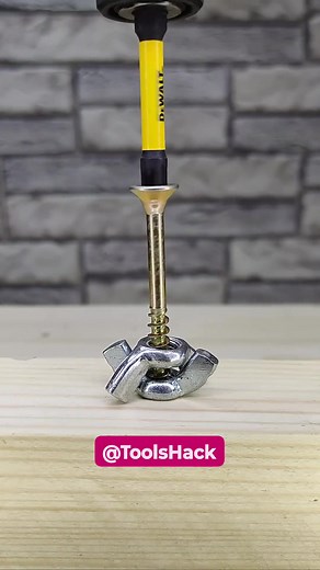 Be sure to remember this trick. How you can easily secure the chain so that it doesn't spin/turn/slip 🧑‍🔧🔧🔩⚒️✅ . .. . . . . #reelsfb #toolstour #5minutescraft #hacksandtips #5minutecrafts #drillingtools #WorkshopTools #diytools #lifehacks #short | Tools Hack