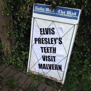Elvis Presley’s teeth visit English town