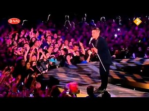 Robbie Williams - Come Undone Live @O2 England