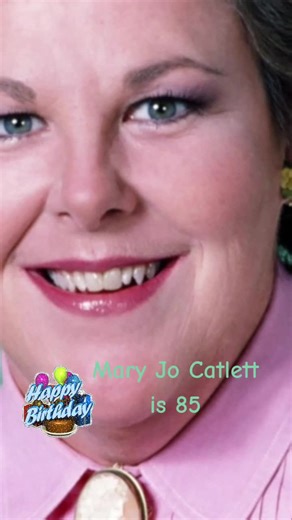 Mary Jo Catlett: Voz de Mrs. Puff en SpongeBob