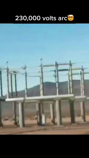 #electrician #transmission #highvoltage #arc #explosion #failure #viral #explorepage #explore #screammovie