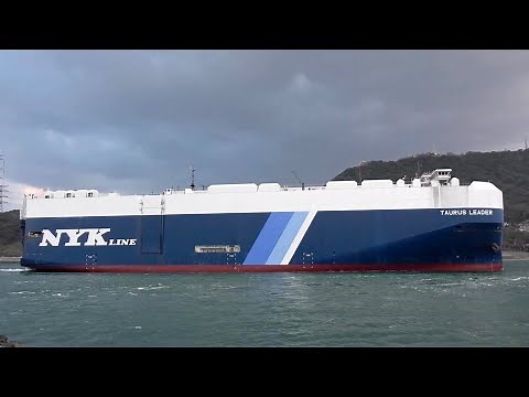 TAURUS LEADER - NYK LINE vehicles carrier 日本郵船の自動車運搬船が関門東航