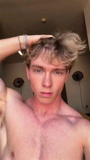 Say hello to CashMasterCody🤑 Check him out on X: cashmasterc0dy #musclejock #cocky #findom #musclegod #biceps