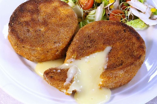 886K views · 6.5K reactions | Camembert pané et coulant à tomber... ☺...